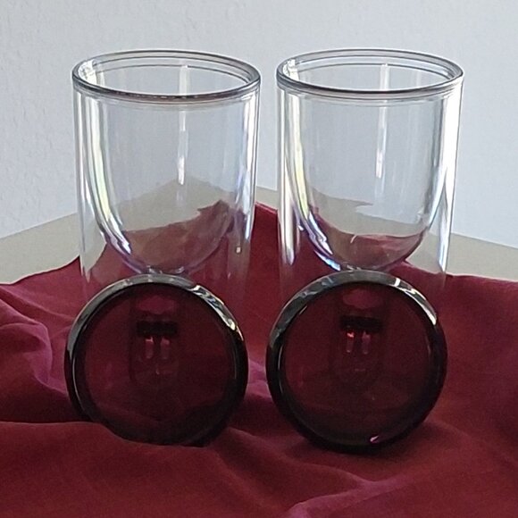 Pair of Vin02Go Insulated Plastic Wine Glasses with Snap Down Lids - Picture 3 of 8